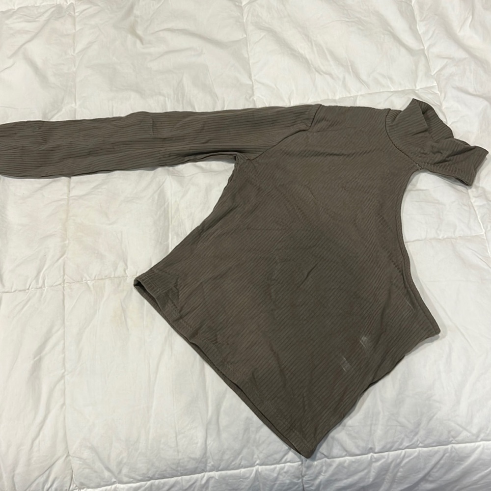 Garage one sleeve turtle neck